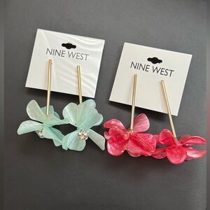 New 2 pairs Nine West acrylic flower earrings